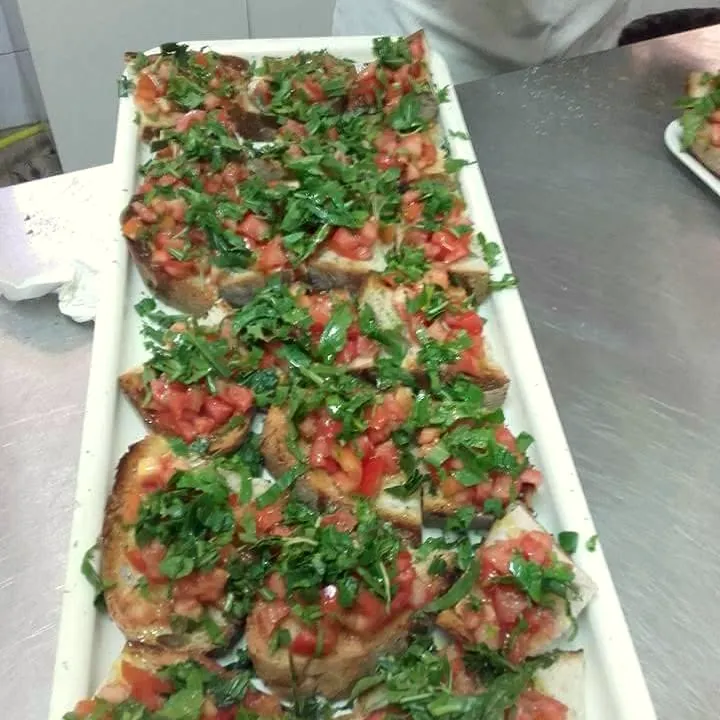Bruschetta mit Tomaten und Rucola